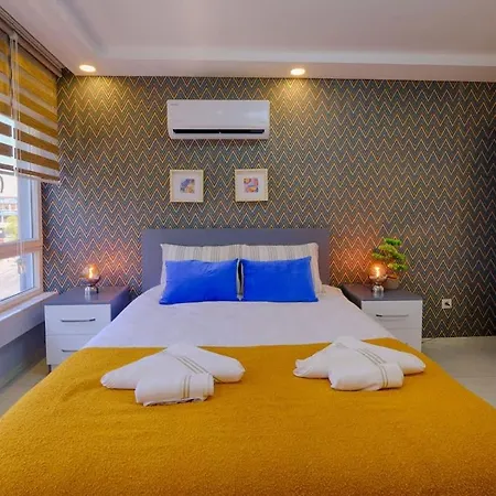 Modern Flat Across Hadrian Gate Daire *