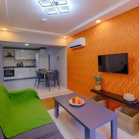 Modern Flat Across Hadrian Gate *