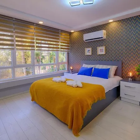 Modern Flat Across Hadrian Gate * アンタルヤ