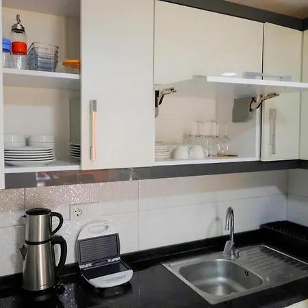 Hadrian Sol Modern 2br With View Opposite Old Town & Hadrian Gate Lägenhet *