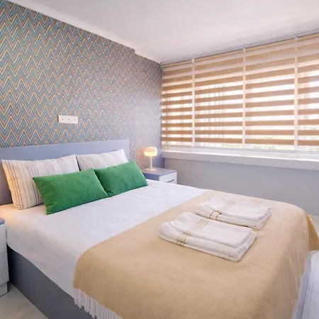 Hadrian Sol Modern 2br With View Opposite Old Town & Hadrian Gate Apartment