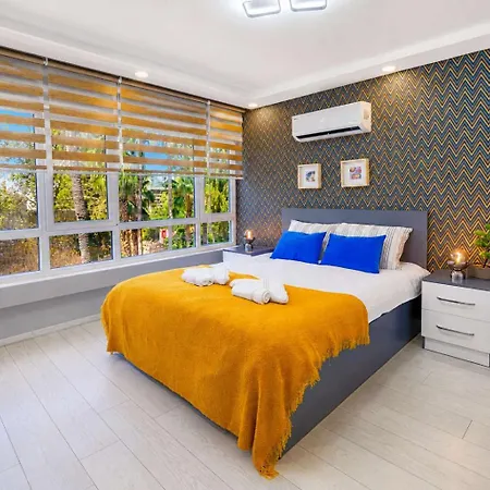 Hadrian Sol Modern 2br With View Opposite Old Town & Hadrian Gate *