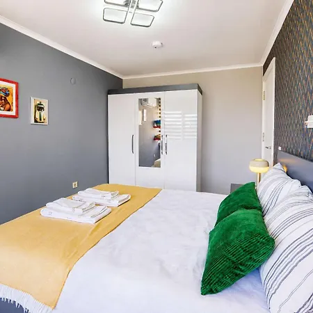 Hadrian Sol Modern 2br With View Opposite Old Town & Hadrian Gate Apartment *