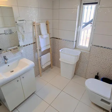 Modern Flat Across Hadrian Gate Apartament *