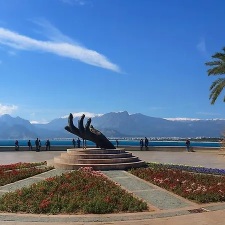 Modern Flat Across Hadrian Gate Apartament *