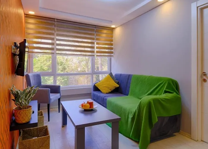 Hadrian Sol Modern 2br View Opposite Old Town Hadrian Gate