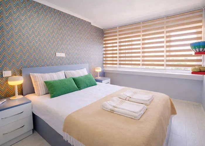 Hadrian Sol Modern 2br View Opposite Old Town Hadrian Gate Apartment